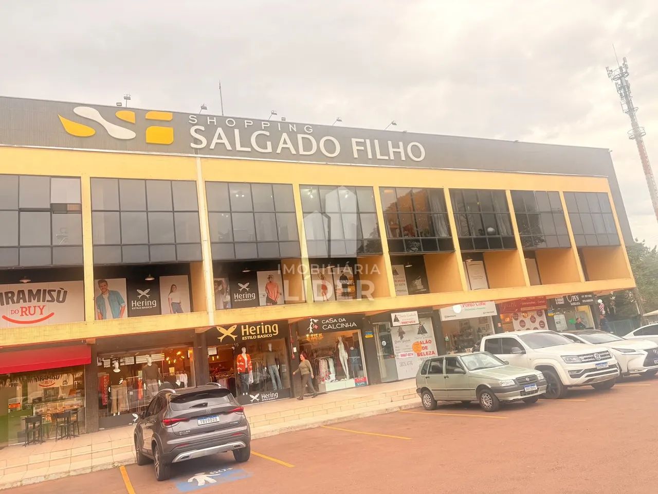 Excelente Sala Comercial no Uberaba  Condomínio Salgado Filho (C/ Estacionamento)
