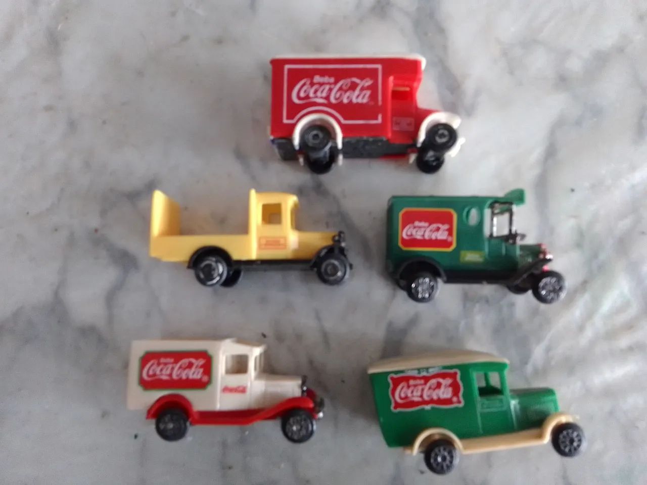 Mini caminhões da coca cola com detalhes 