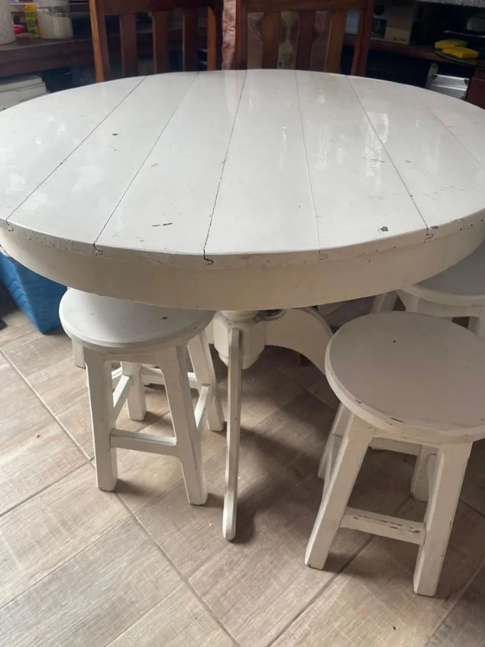 Vendo mesa +4 bancos