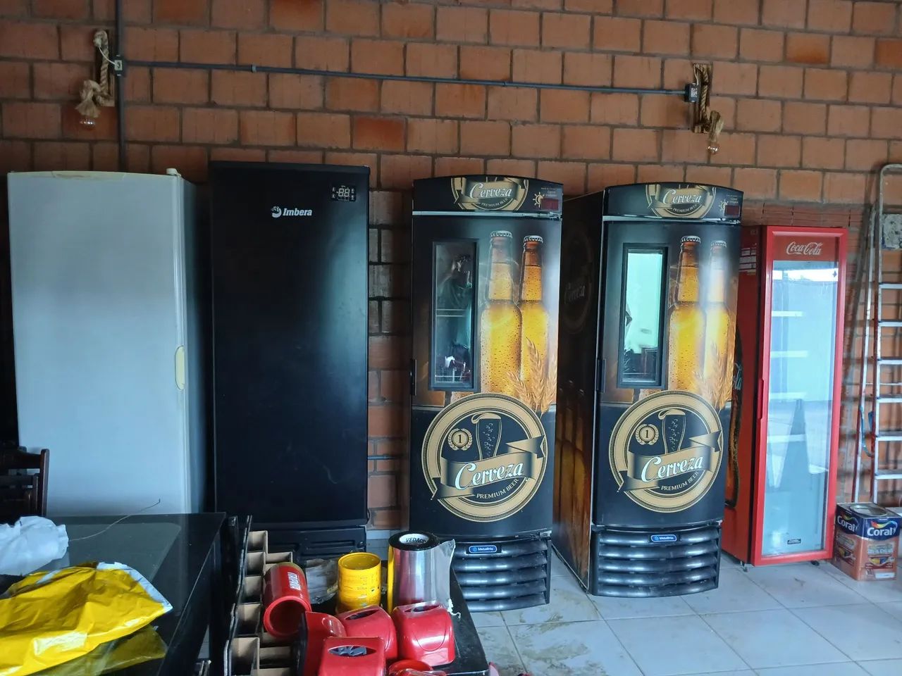 Depósitos de bebida e restaurante completo