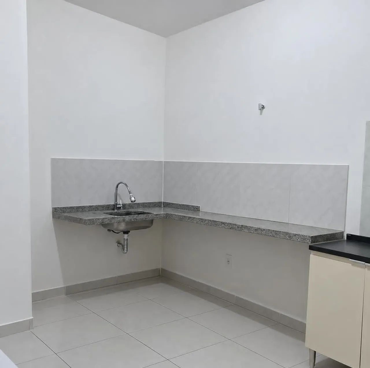 Pia e bancada de mármore cinza 