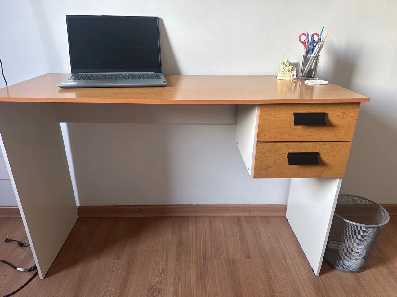 Escrivaninha simples - mesa de estudo