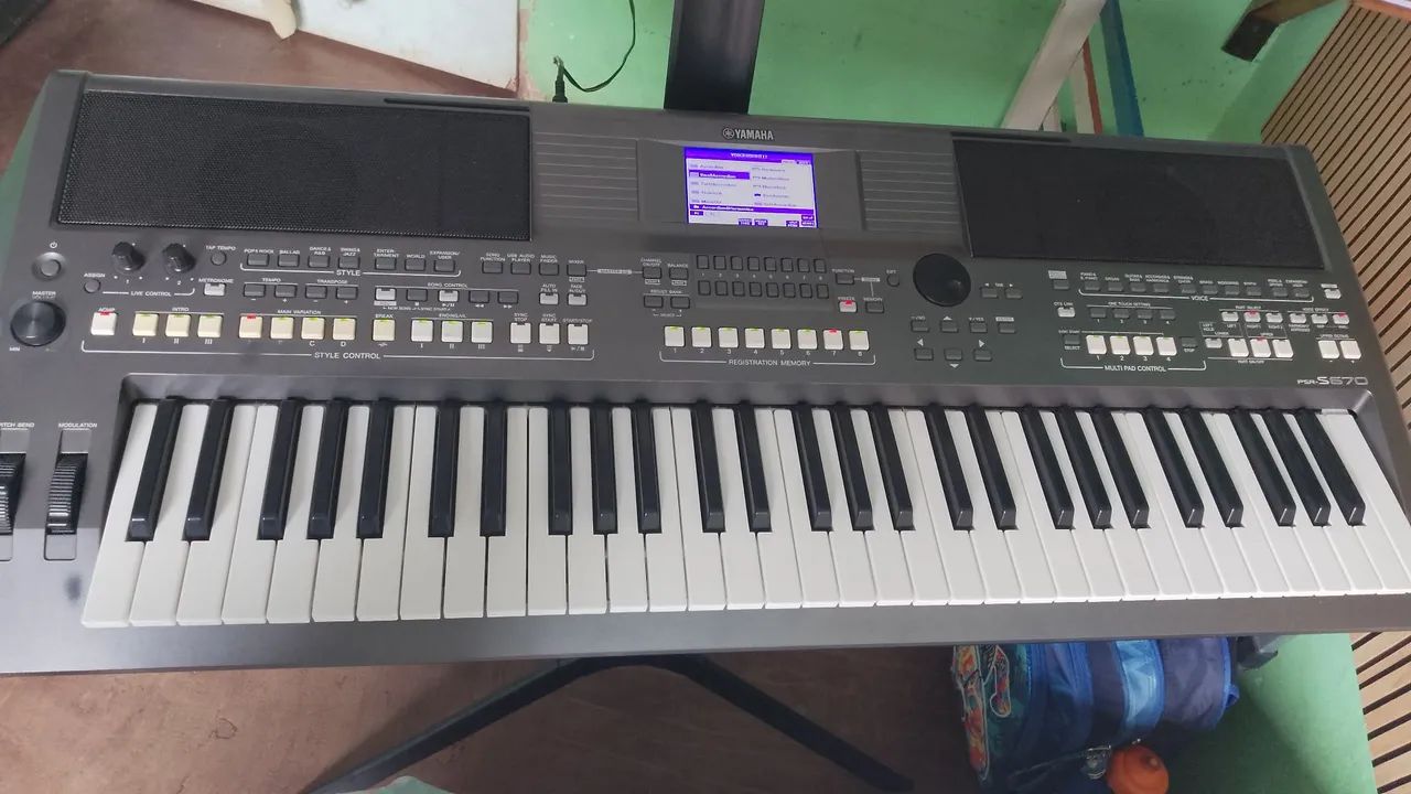 Vendo teclado Yamaha psr 670  - Foto 2