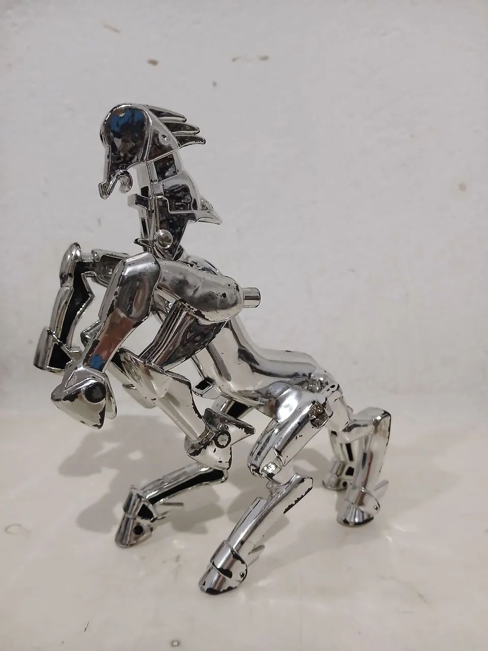 Linda e antiga Armadura de Pegasus 20cm altura