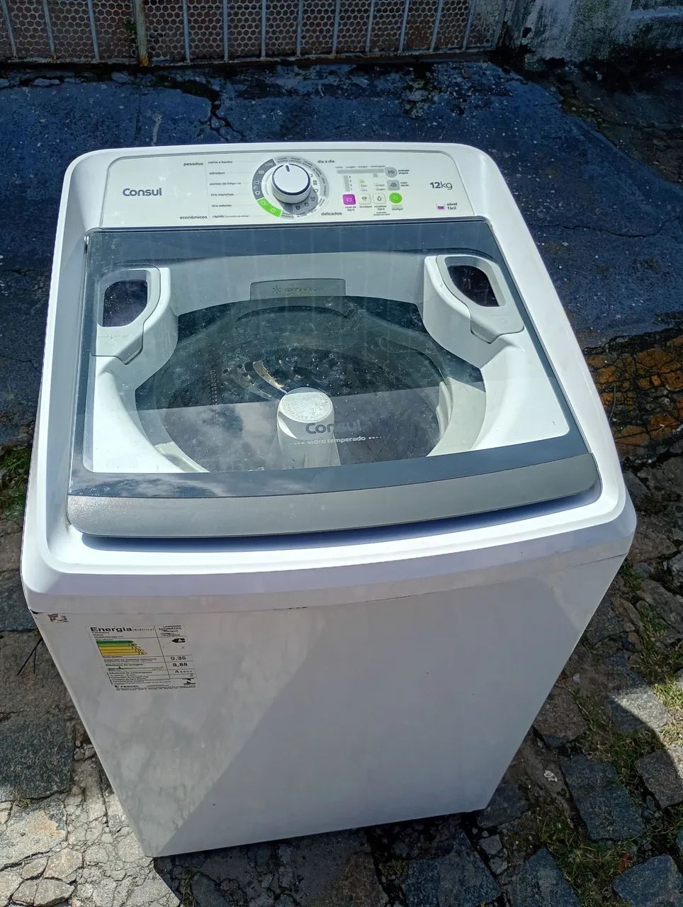 Máquina de lavar roupa funcionando perfeitamente 