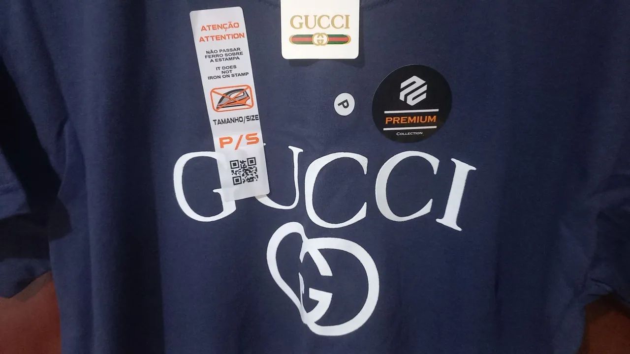 Camiseta azul marinho nova. Tamanho P