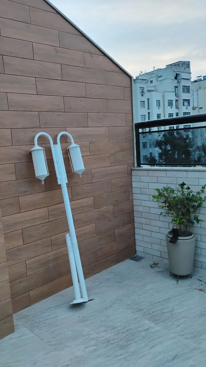 Poste para ambiente externo/interno colonial Branco Munich 