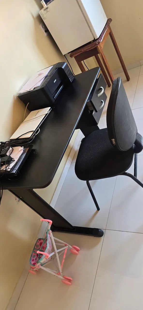 Mesa escrito  com cadeira 
