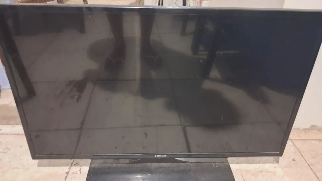 2 Tvs com defeito para retirada de peças  - Foto 2
