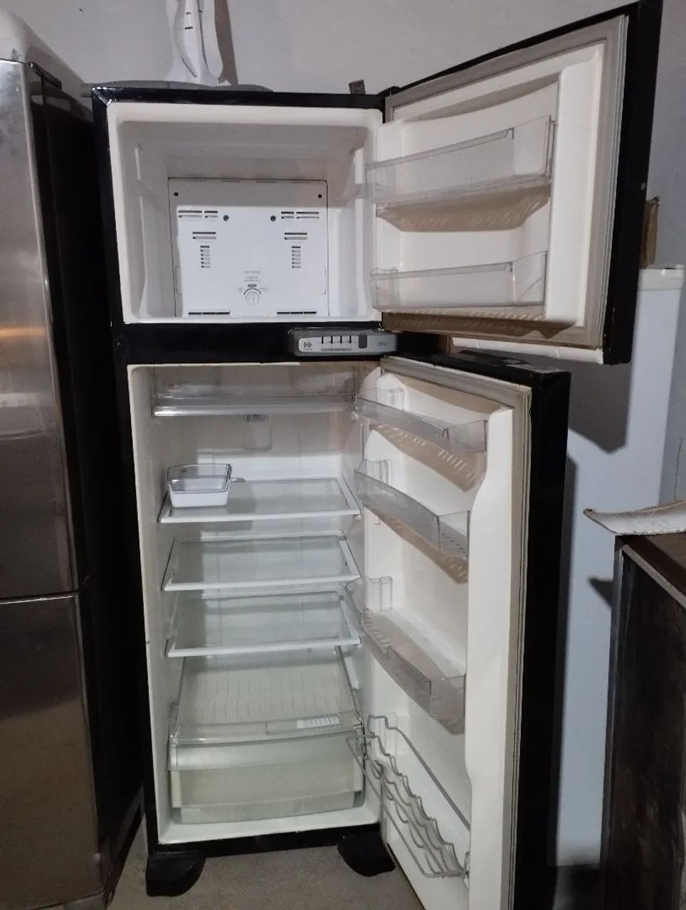 Vendo geladeira Brastemp funcionando perfeitamente  - Foto 5