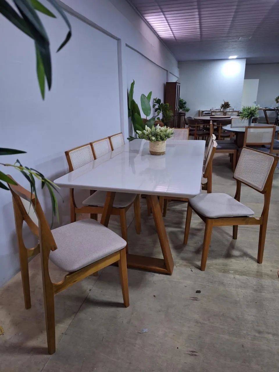 Mesa nova com cadeiras de madeira  - Foto 2