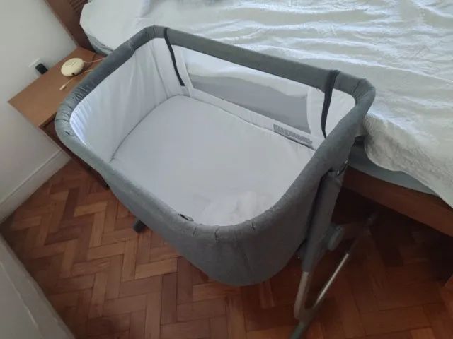 Berço, carrinho e cadeirinha de bebê