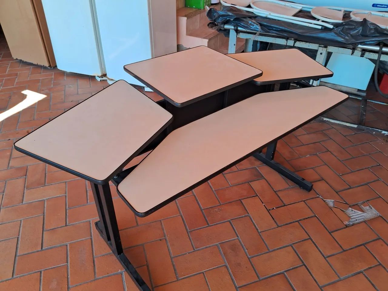 Mesa para computador em ótimo estado.