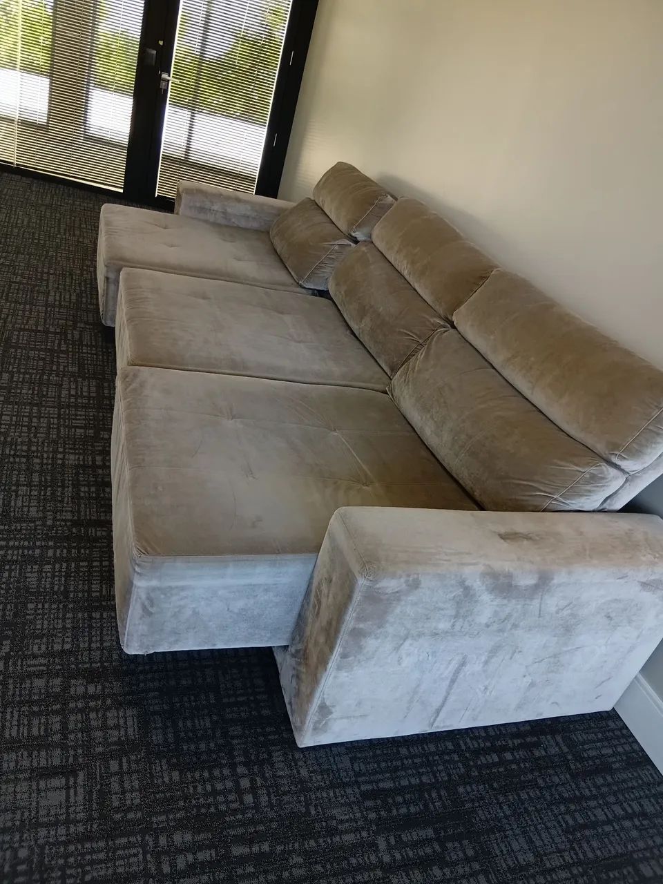 Sofa bege, retratil e  reclinavel, 3.45metros bege - Foto 4