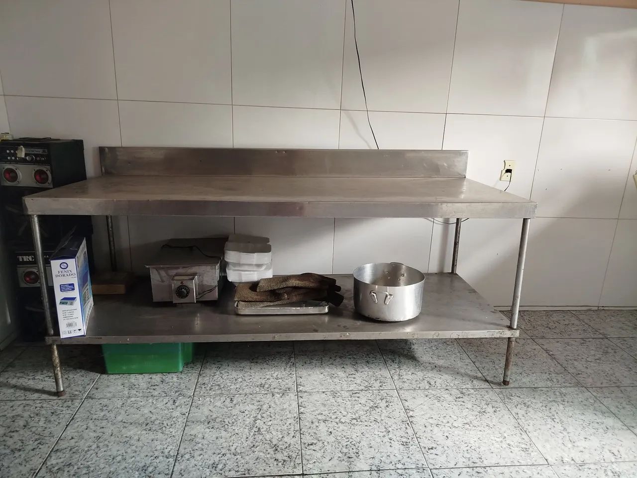Mesas industriais de inox, de pé de ferro e de madeira  - Foto 4