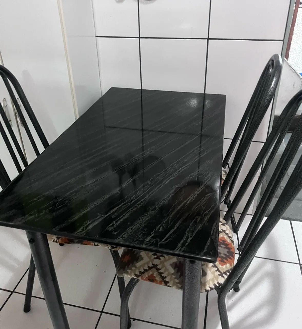 Mesa 4 cadeiras em perfeito estado