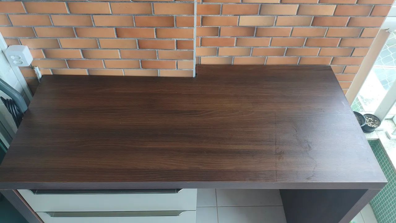 Mesa com armário - Foto 3