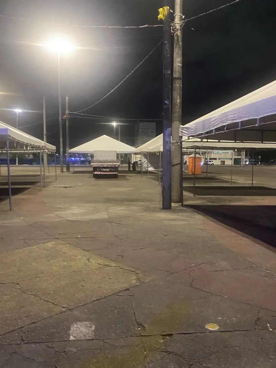 Mesas, cadeiras, toalhas , caixa térmica e etc  - Foto 4