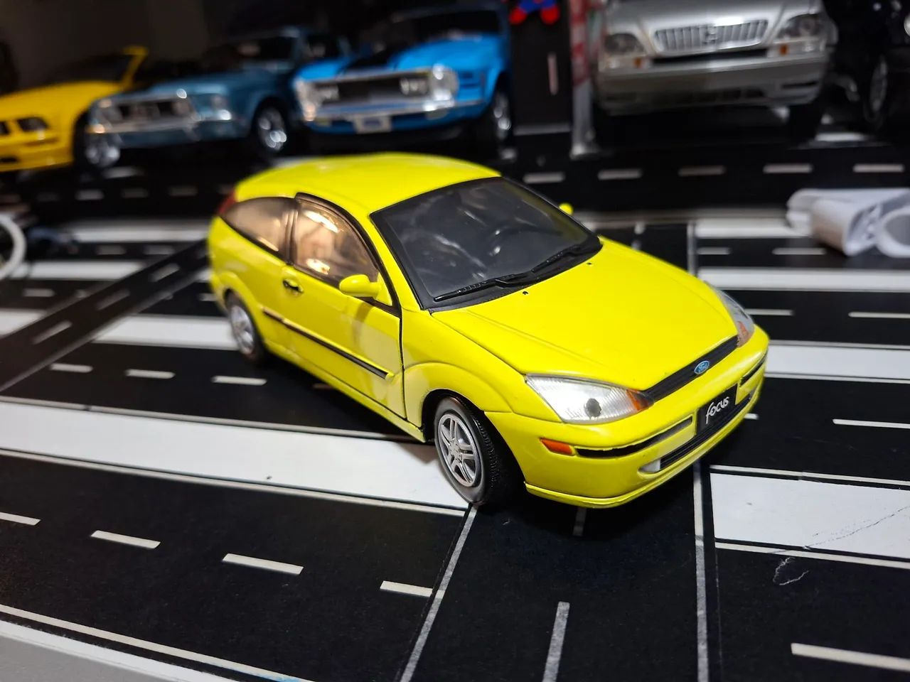 Miniatura Ford Focus escala 1/24.