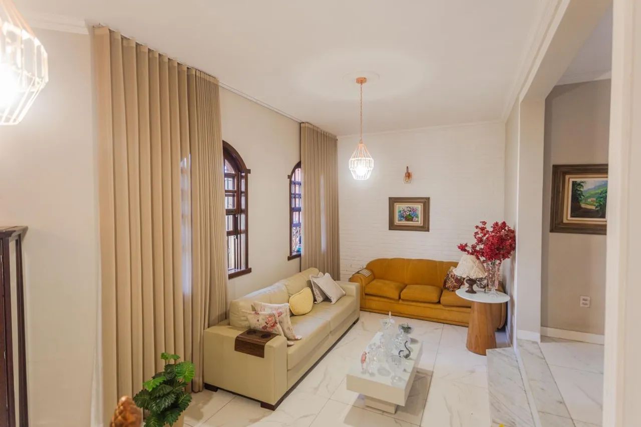 Casa à Venda - Santa Inês, 4 Quartos, 251 m2