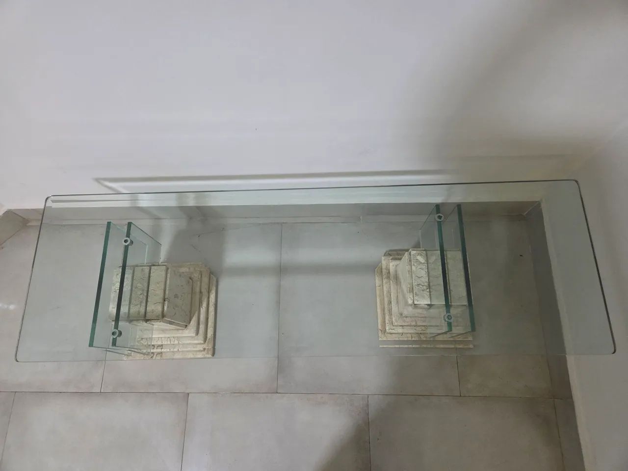 Mesa de Centro com Tampo de Vidro e Base em Pedra Natural - Foto 2