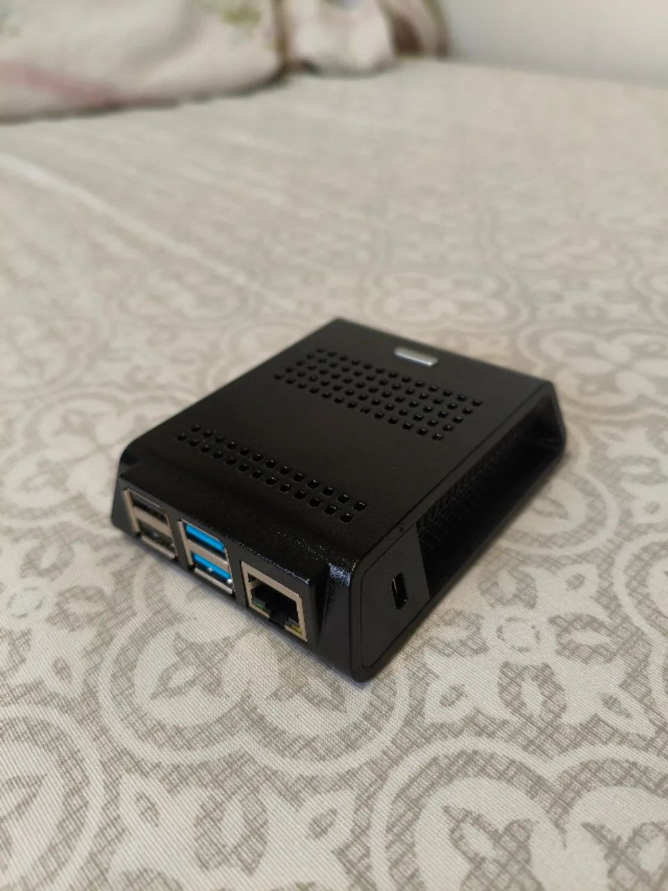Gabinete Premium estilo Mini PC para Raspberry Pi 4 (Com Cooler e Botão Power)