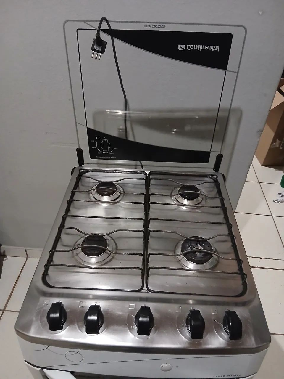 Fogão funciona, tem um pequeno defeito. Ao ligar o registro do gás, ja liga uma boca diret - Foto 4