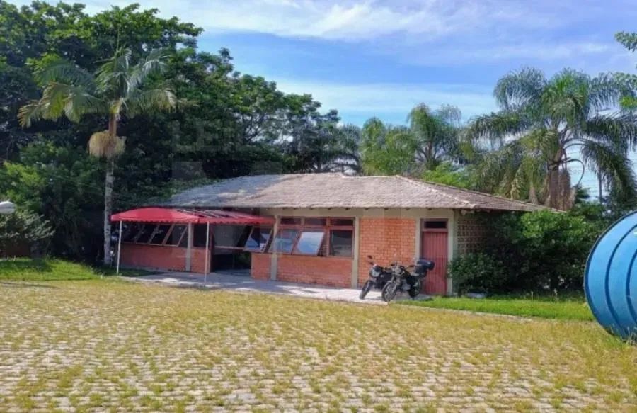 FLORIANÓPOLIS/SC - Terreno com 13.720,16m² (área construída estimada de 1.872,14m²) no bai - Foto 2