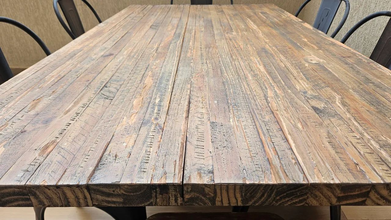 Mesa de madeira maciça e 6 cadeiras - Foto 4
