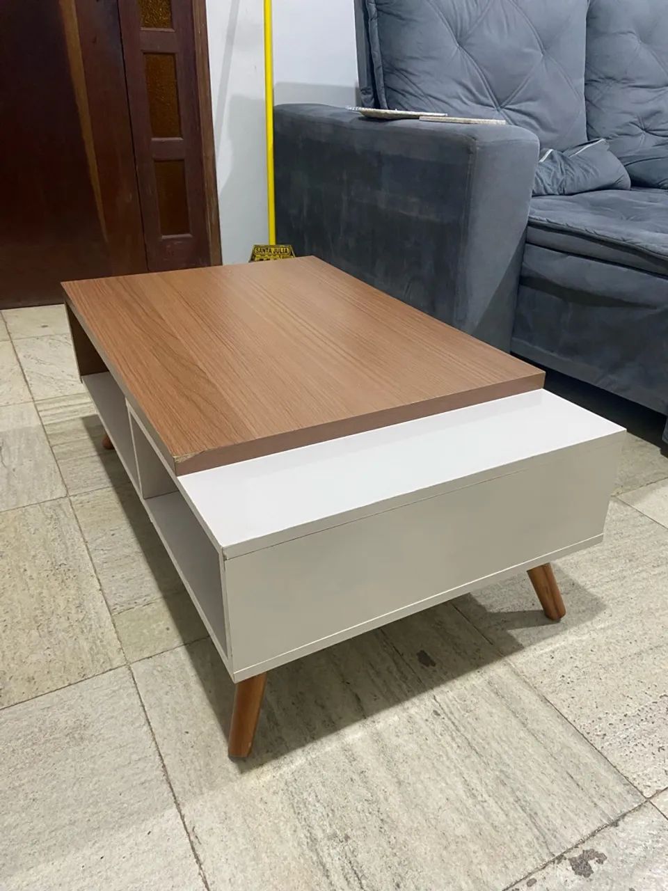 Mesa de Centro Moderna com Nichos e Pés Palito (Retrô)  - Foto 3