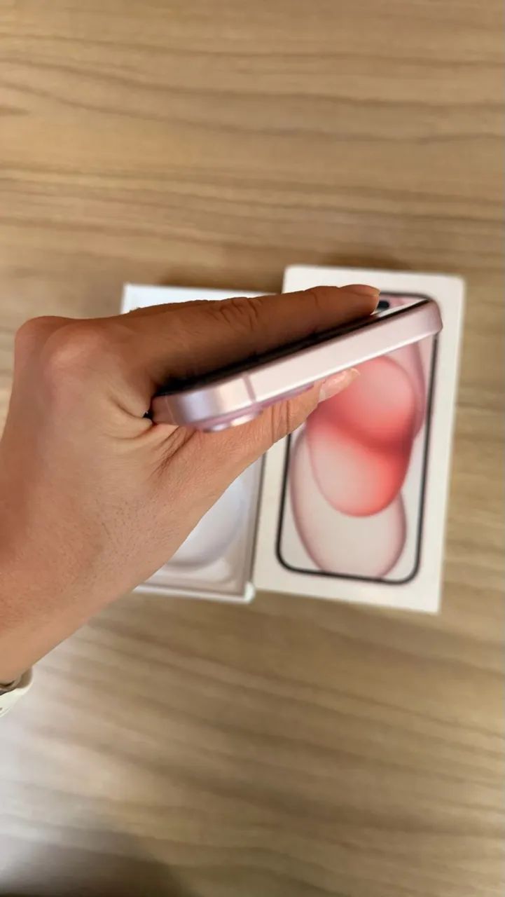 Iphone 15 rosa seminovo impecável!  - Foto 4