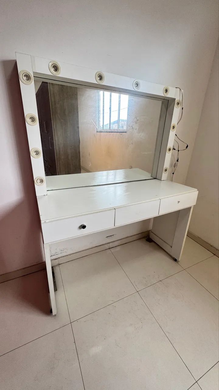Penteadeira Camarim 12 lâmpadas 
