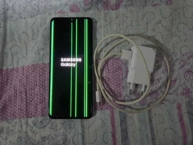 Samsung Galaxy Z Flip3 Violeta - com listra verde - Foto 3