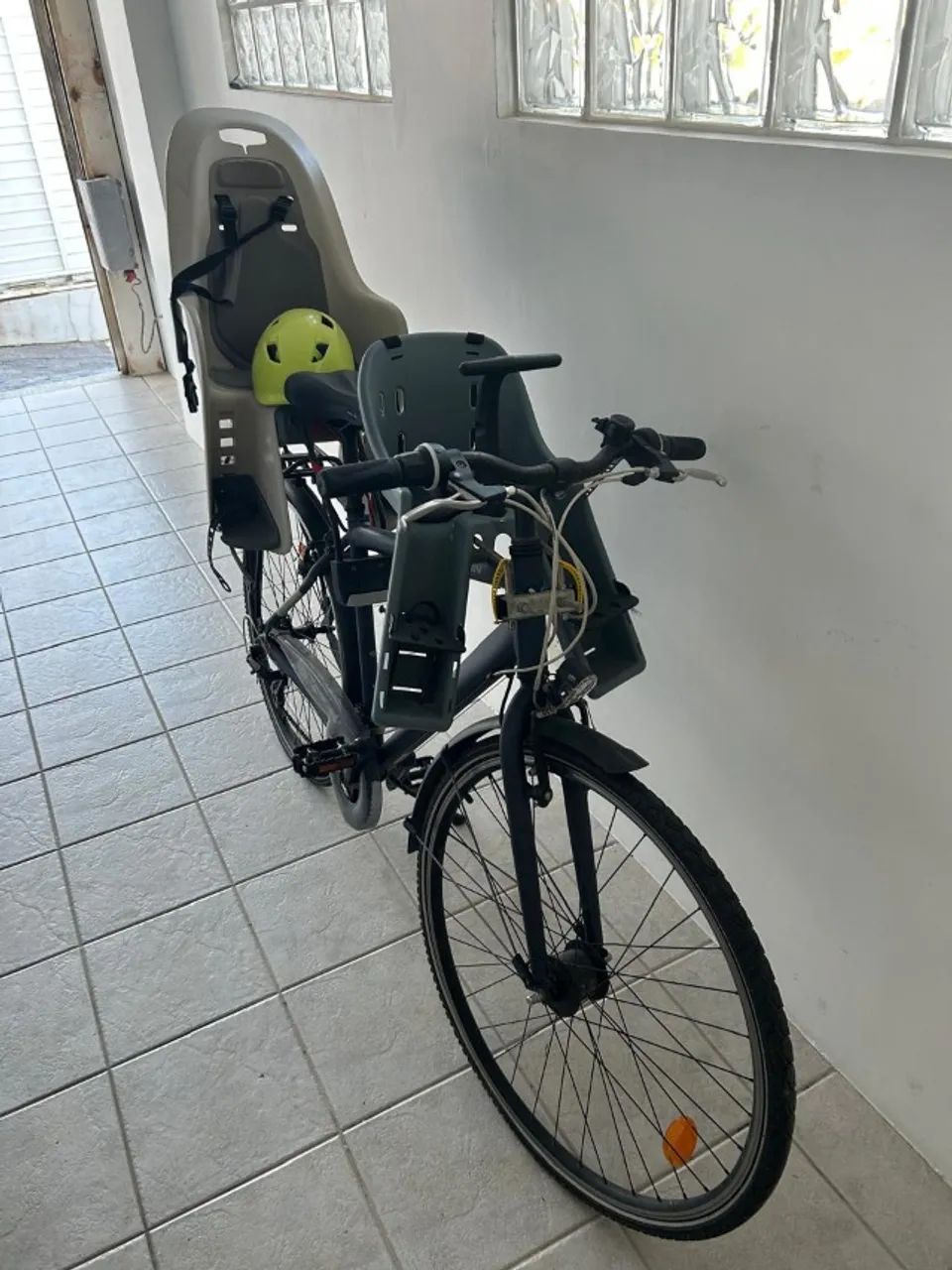 Bicicleta urbana completa +  2 cadeirinhas infantil + 1 capacete kid *) - Foto 2
