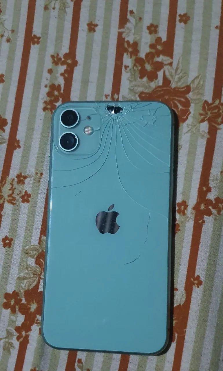 TROCO OU VENDO IPHONE 11 - Foto 2
