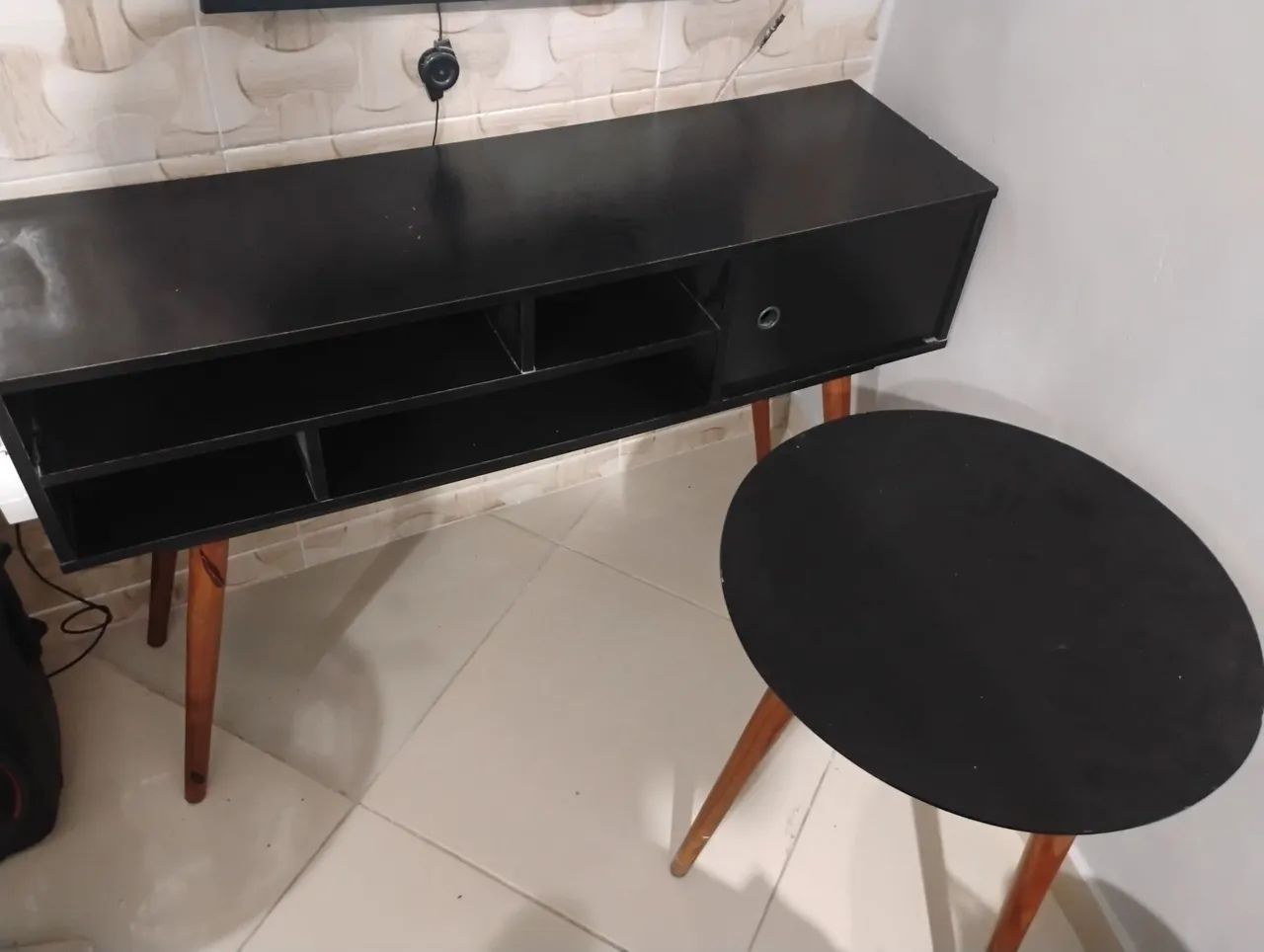 Rack e mesa de centro preto usado