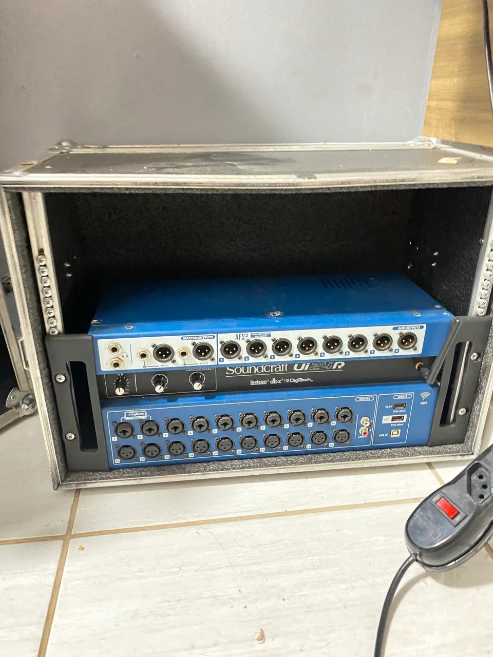 Mesa Digital Ui 24r  com Case 