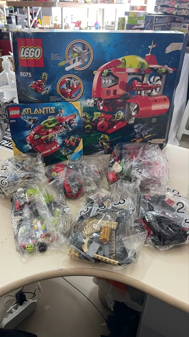 LEGO Atlantis Neptune Carrier (8075) - Hobbies e coleções - Três