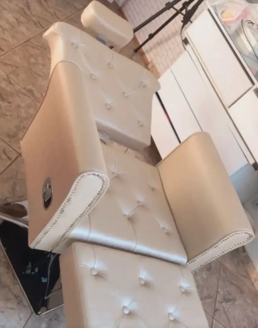 Vende-se poltrona para maquiagem e estética 
