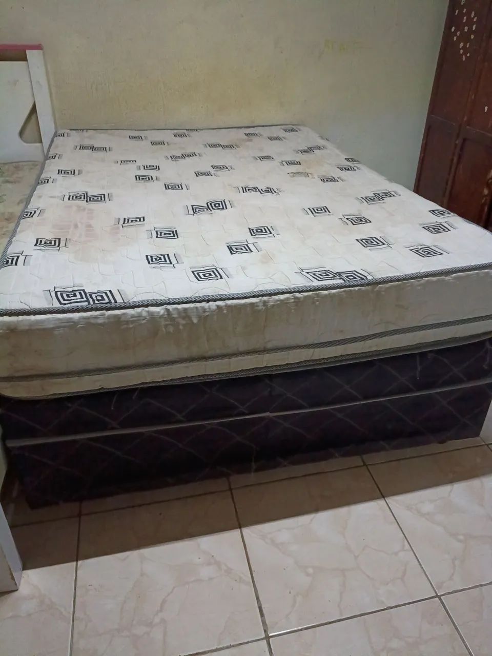 Cama casal usada base e colchão 