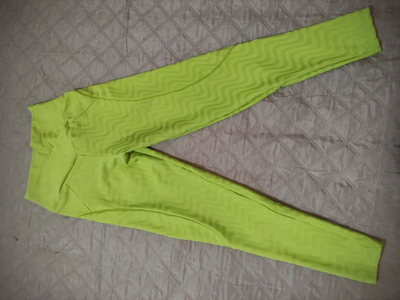 Calça Legging Verde Limão | Tamanho M | Nunca Usada | Zero Transparência