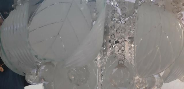 Lustre Redondo de Pequenas folhas de Vidros