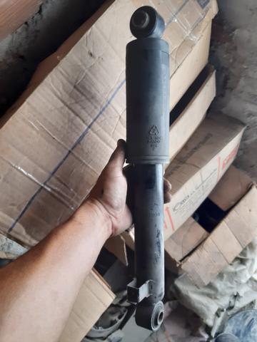 Vendo par de amortecedor traseiro da Santa Fé ou Vera Cruz
