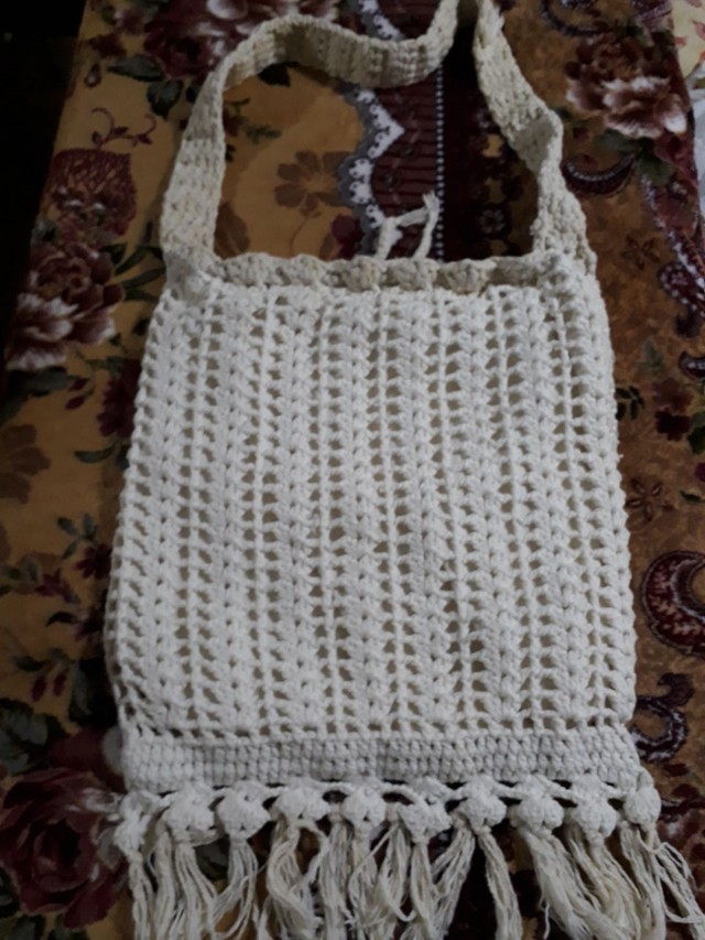 bolsa artesanal e barbante cru