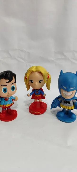 Bonecos Miniaturas Superman, Supergirl e Batman Coleção Bob's 