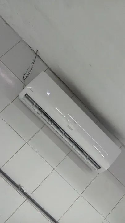 Instalação e manutenção de ar condicionado.