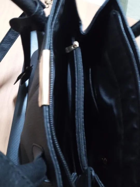 Vendo Bolsa Preta  com várias Divisões. Importada. - Foto 3