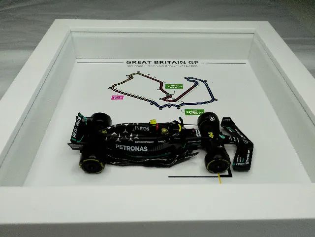 Quadro com miniatura F1 Mercedes Lewis #44 - Foto 2