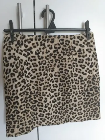 Saia Marca Zara Animal print Tamanho M, veste nº 38, Nova Sem elastano. Detalhes: zíper