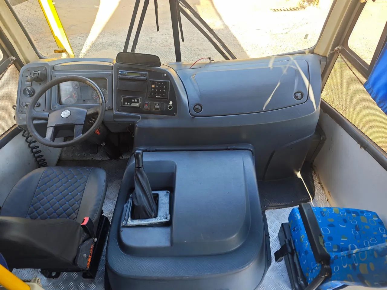 Micro ônibus grammini 32 lugares ano 2013 - Foto 5